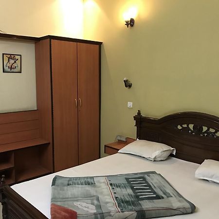 Hotel D R International Ambāla Екстериор снимка