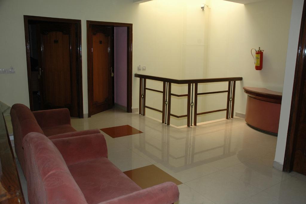 Hotel D R International Ambāla Екстериор снимка