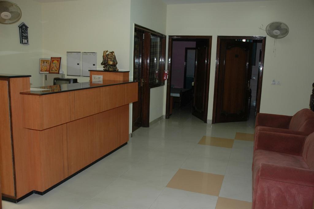Hotel D R International Ambāla Екстериор снимка