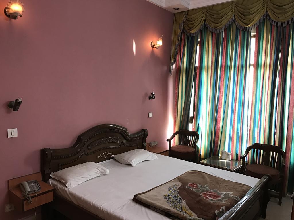 Hotel D R International Ambāla Екстериор снимка