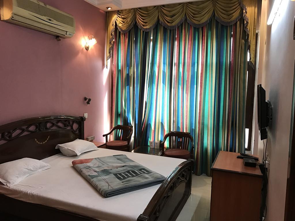 Hotel D R International Ambāla Екстериор снимка