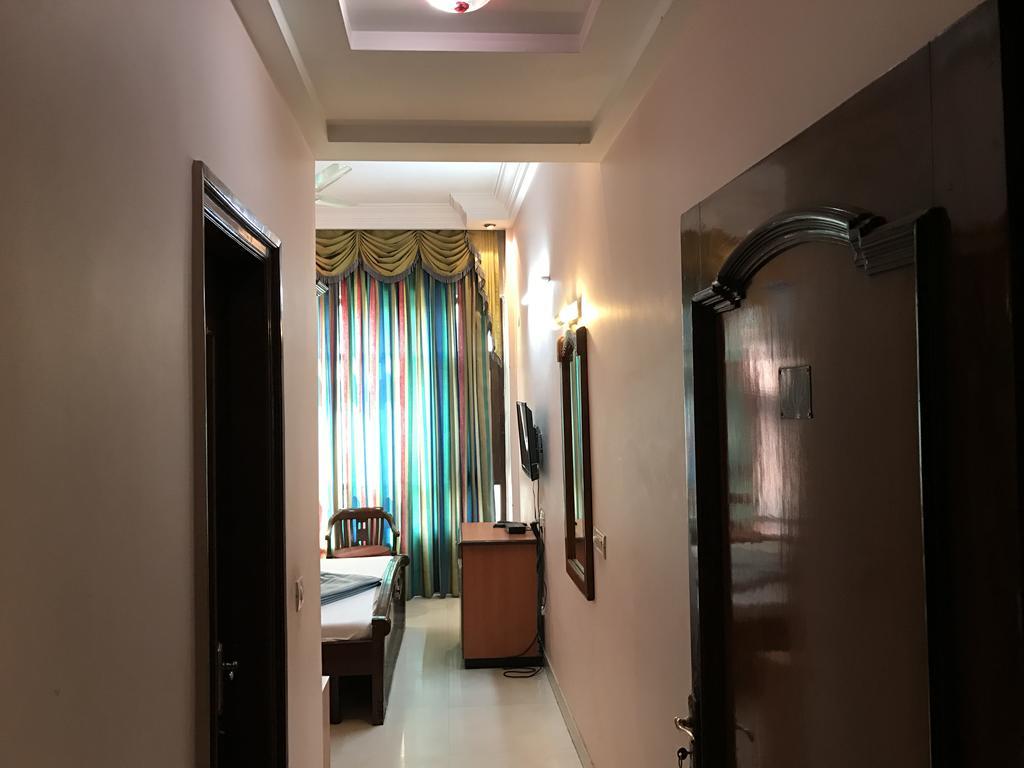 Hotel D R International Ambāla Екстериор снимка
