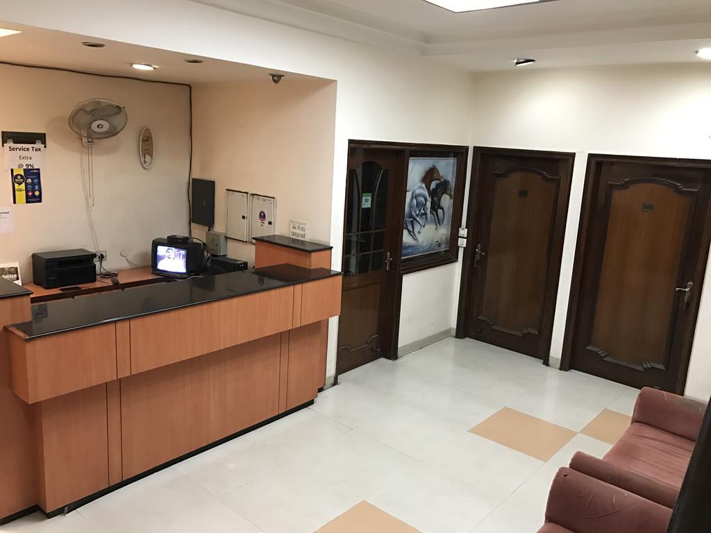 Hotel D R International Ambāla Екстериор снимка