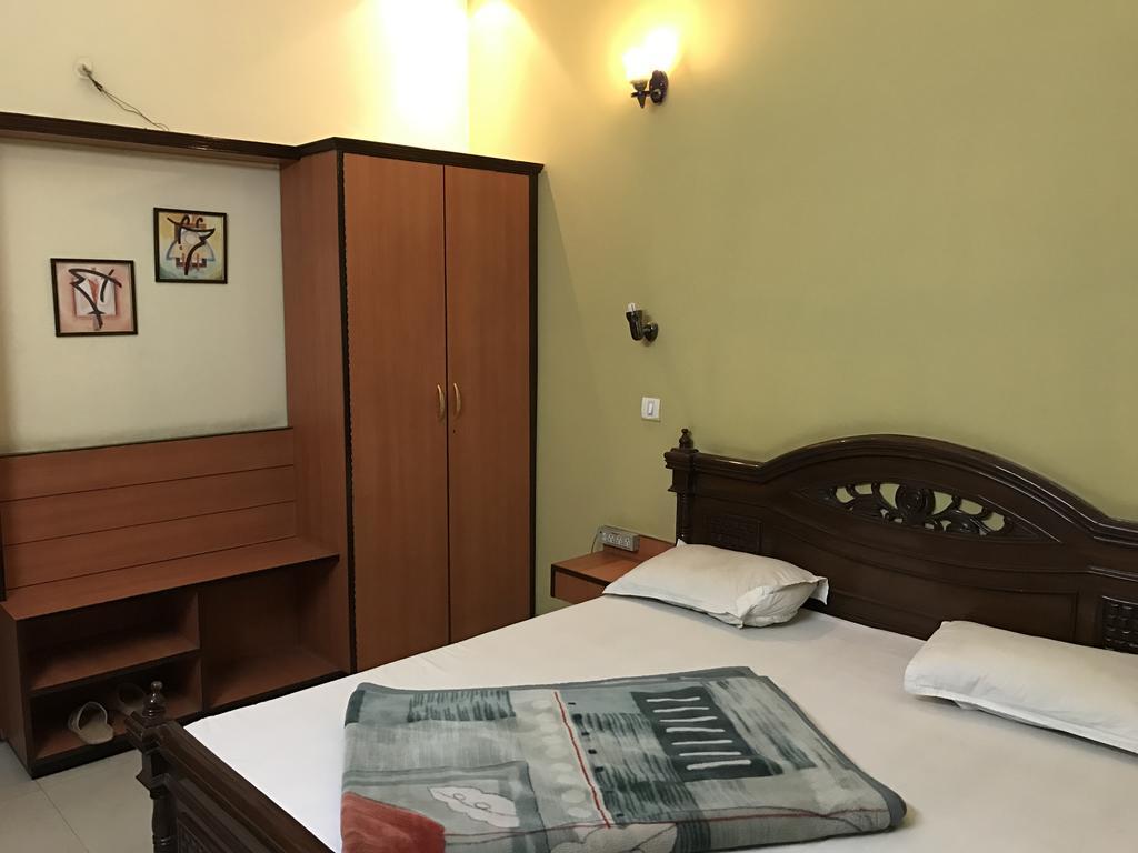 Hotel D R International Ambāla Екстериор снимка